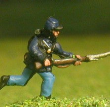 BG6 Union or Confederate: Infantry in Kepi & Tunic with Full Pack & Equipment: Charging with fixed bayonet