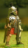 EXR16 Legionary in segmenta armour and plumed helmet, with pilum and shield, pilum upright
