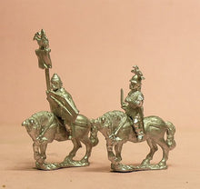 AGB12 Ancient British / Gallic: Command: Mounted Chieftains & Standard Bearer