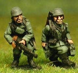 GER5 German 1940-1944: LMG Crew advancing: two gunners, two loaders and two NCOs
