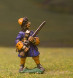 W2a Generic 17th Century: (English) Grenadier at the ready, in Fur Cap