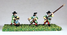 BRO72 European Armies: Command: Officer, Standard Bearer & Drummer in Plain Coats