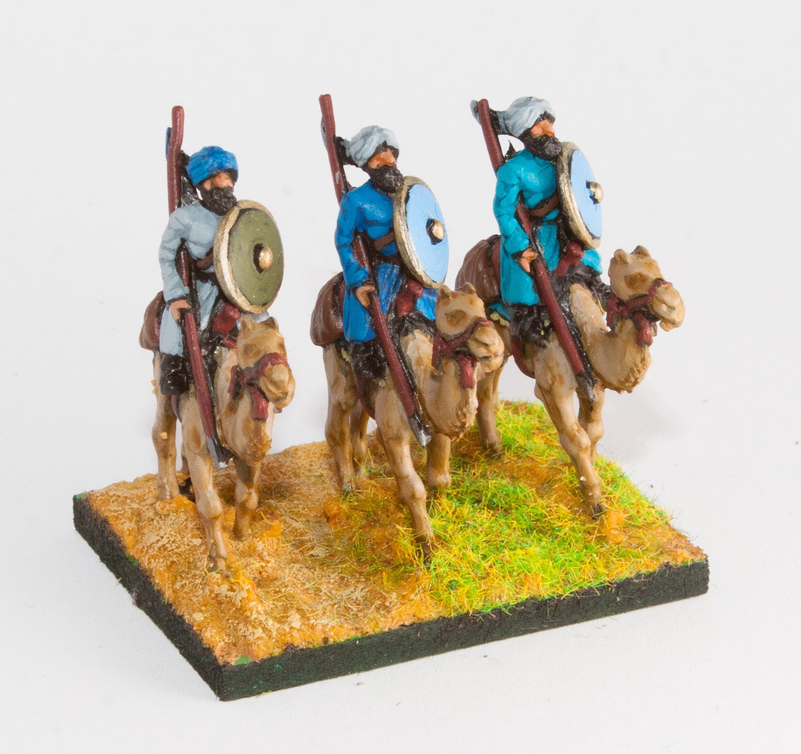Camel Rider Figure AEA8 Arab: Camel rider with lance & shield β Essex Miniatures