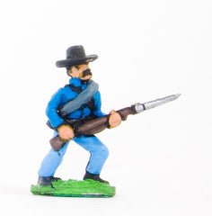 BG16 Union or Confederate: Infantry in Slouch Hat & Tunic with blanket roll: Advancing (fixed bayonet)