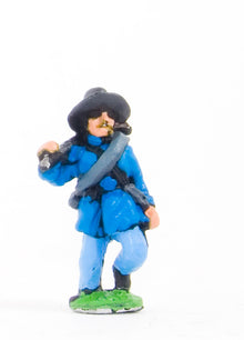 BG28 Union or Confederate: Infantry in Slouch hat & Frock Coat with blanket roll, advancing