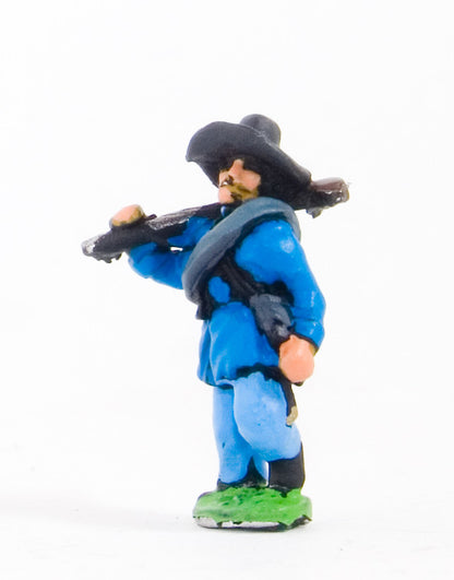 BG28 Union or Confederate: Infantry in Slouch hat & Frock Coat with blanket roll, advancing