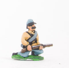 BG3 Union or Confederate: Infantry in Kepi & Tunic, with blanket roll: Kneeling