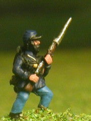 BG4 Union or Confederate: Infantry in Kepi & Tunic with Full Pack & Equipment: At the Ready (fixed bayonet)