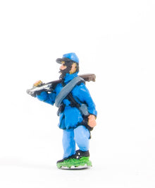 BG14 Union or Confederate: Infantry in Kepi & Frock Coat with blanket roll, advancing