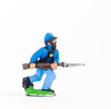 BG12 Union or Confederate: Infantry in Kepi & Shell Jacket, with no Equipment: Charging with fixed bayonet