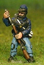 BG7 Union or Confederate: Infantry in Kepi & Tunic with Full Pack & Equipment: Loading