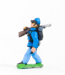 BG5 Union or Confederate: Infantry in Kepi & Tunic with Full Pack & Equipment: Advancing with shouldered Musket