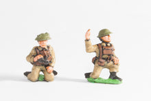 BRIT4 British 1939-45: Command: Officers kneeling