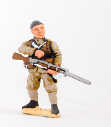 CO19a British: Infantryman loading (head variants)