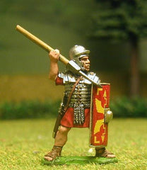 EXR17 Legionary in segmenta armour and plain helmet,  with pilum and shield, throwing