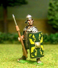 EXR18 Legionary in segmenta armour and plain helmet, with pilum and shield, pilum upright