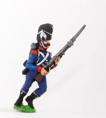FN124 Light Infantry (Leger) 1804-12: Carabinier advancing in Bearskin
