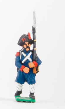 FN11 Imperial Guard 1804-12: Grenadier / Chasseur in Great Coat and Bicorne, advancing