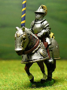 LM13 Gendarme: in peaked helm with short plume