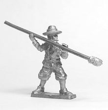 RA5 Artillery: Gun server in Wide Brimmed Hat, in ramming position