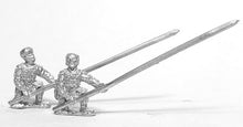 SAM24 Samurai: Ashigaru, assorted heads with Yari & back banner, kneeling