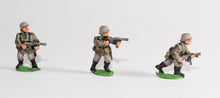 GER16 German Late War Infantry, SS or Panzer Grenadiers in smocks: Submachine gunners