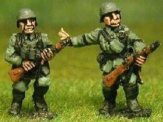 GER4 German 1940-1944: Command: Assorted NCOs advancing