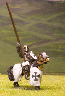M1b Later Medieval: Mounted Knight c.1310 in Barrel helm with arm raised