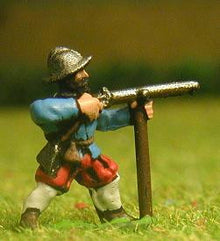 MER64 Renaissance 1520-1580AD: Musketeer with rest in Morion, firing