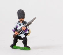 NSS11 Early Spanish Infantry: Grenadier in Long Coat & Bicorne with Musket at 45 degrees, at the ready