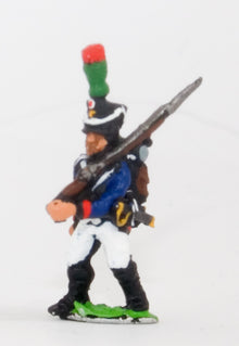PN95 French: Young Guard 1809-1815: TirailleursGrenadiers or TirailleursChasseurs: Advancing with shouldered Musket