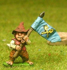 Q90 Halflings: Regimental Leader in Mail with Polearm, Drummer and Standard Bearer with Standard