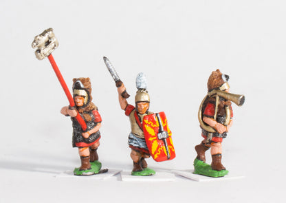 RO1a Camillan Roman: Command: On foot, advancing poses