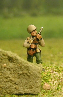US4 US Infantry: Advancing, M1 Garand rifle