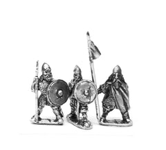 VA2 Viking: Command: Two Standard Bearers & 3 Assorted Chieftains, in Ulfhednar